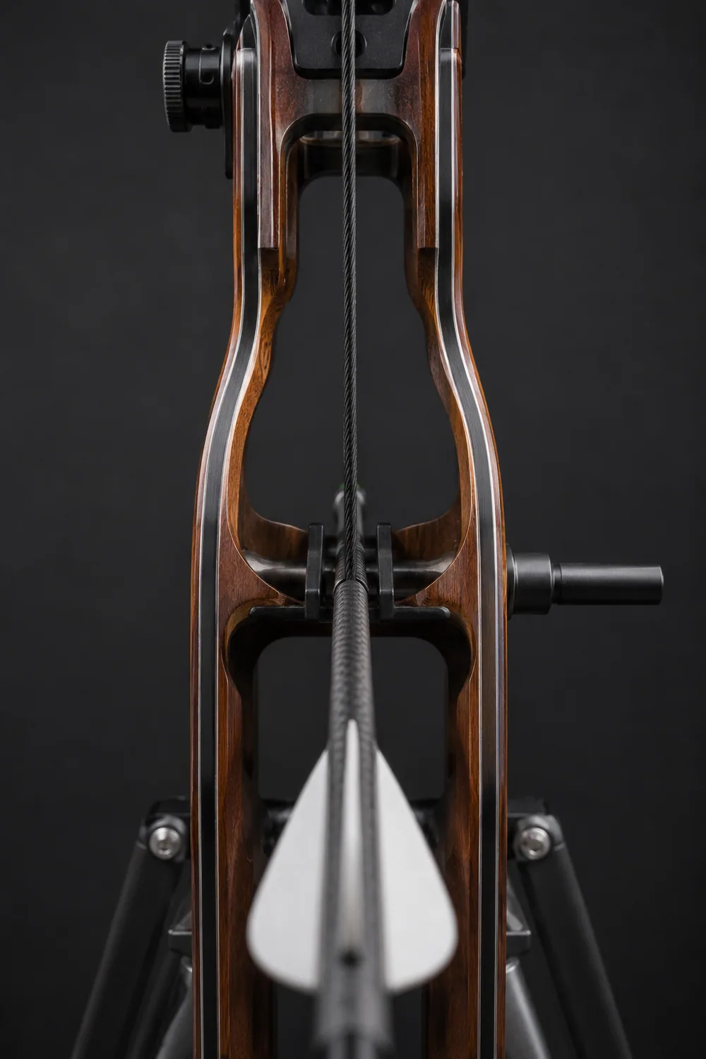 View from behind a recurve bow riser looking down the arrow, showing the arrow aligned down the centre of the riser with the bowstring (centre-shot).